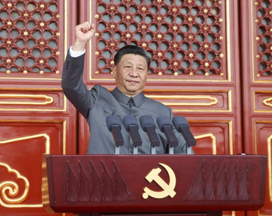↑2021年7月1日，庆祝中国共产党成立100周年大会在北京天安门广场隆重举行。中共中央总书记、国家主席、中央军委主席习近平发表重要讲话。